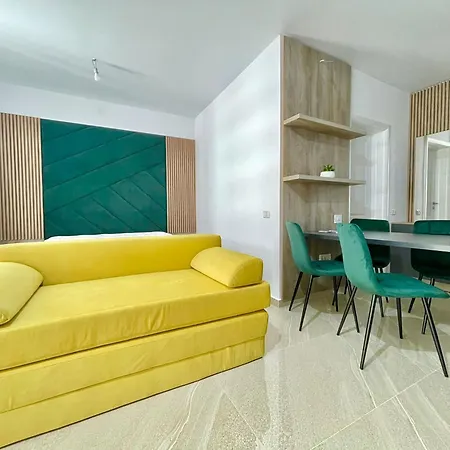 No 818 Apartment *